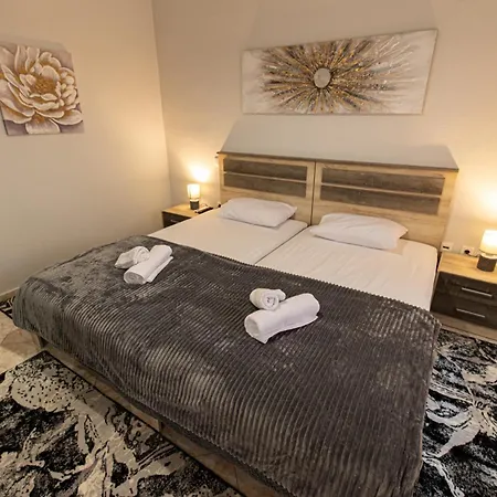 Luxury * Askos