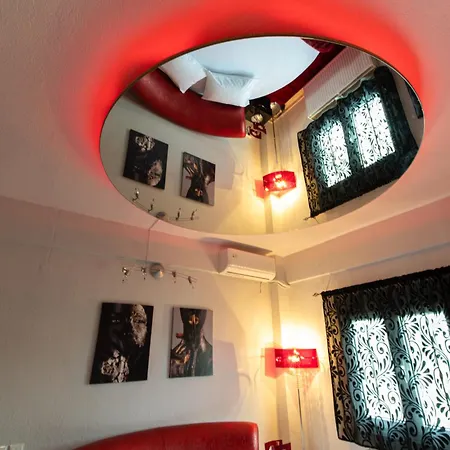 Luxury Askos